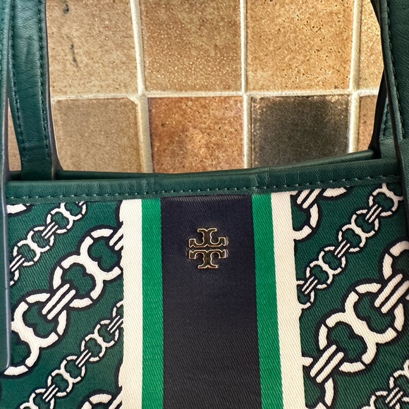 Tory Burch chain motif Tote PVC,with dk. green leather accents/trim. Great cond. - Picture 2 of 7
